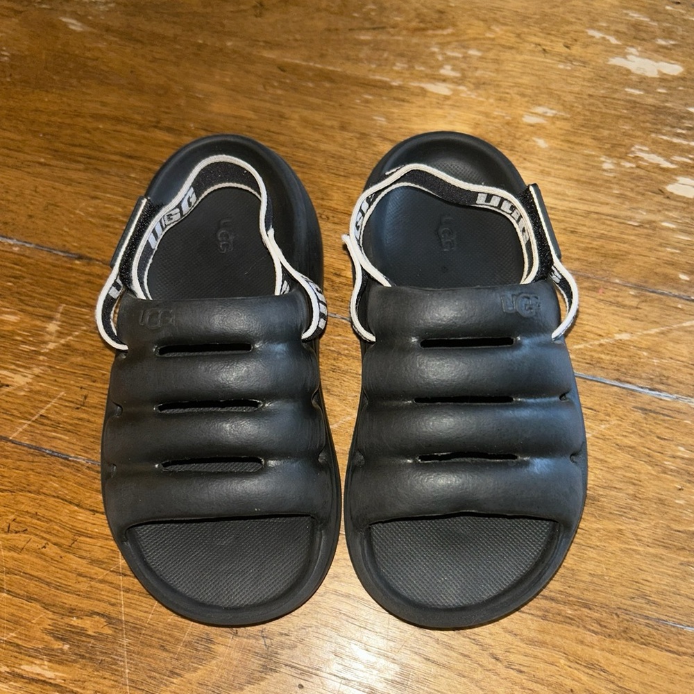 Kids’ UGG Sport Yeah Sandals 9